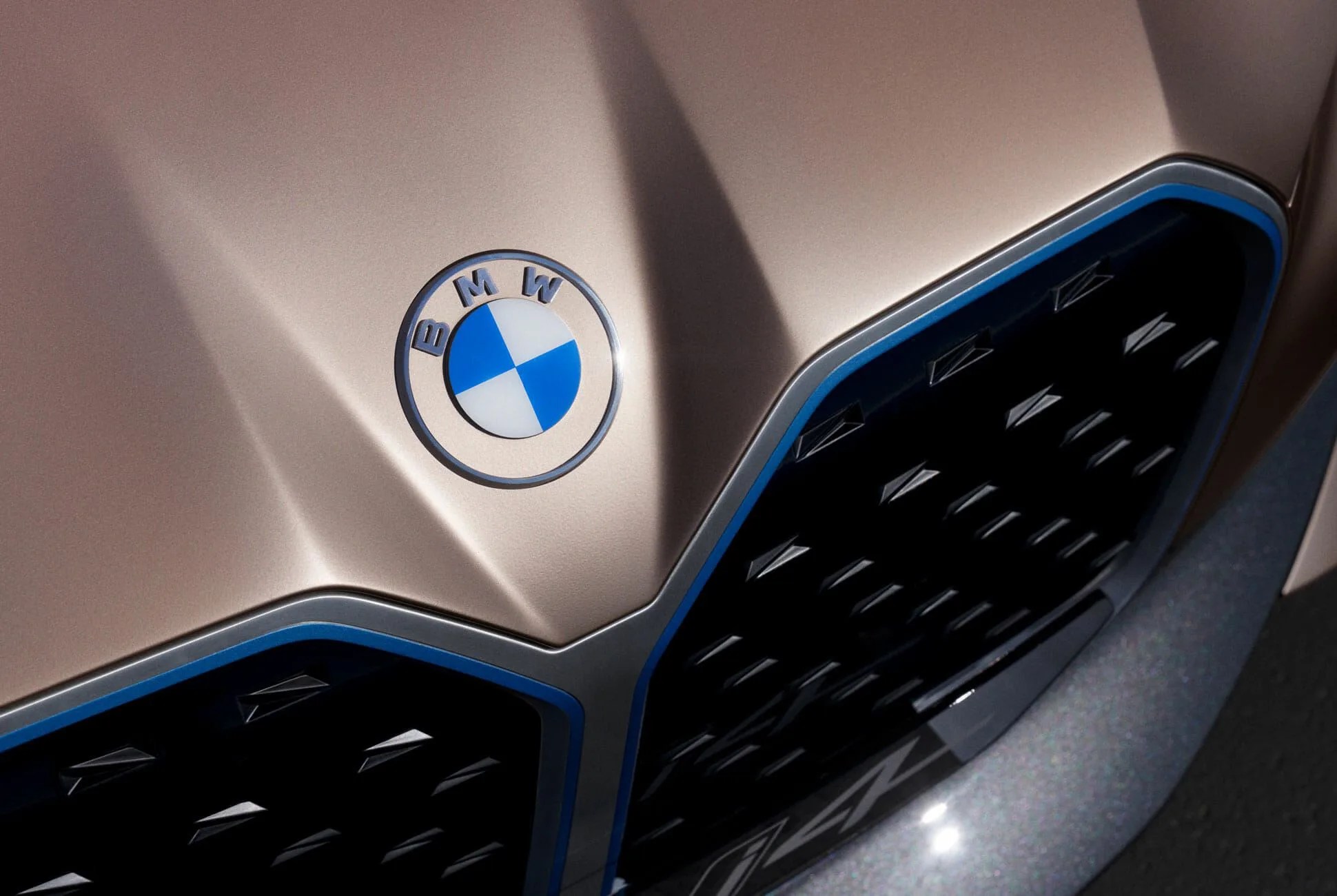 BMW-Roundel-Gear-Patrol-Lead-Full