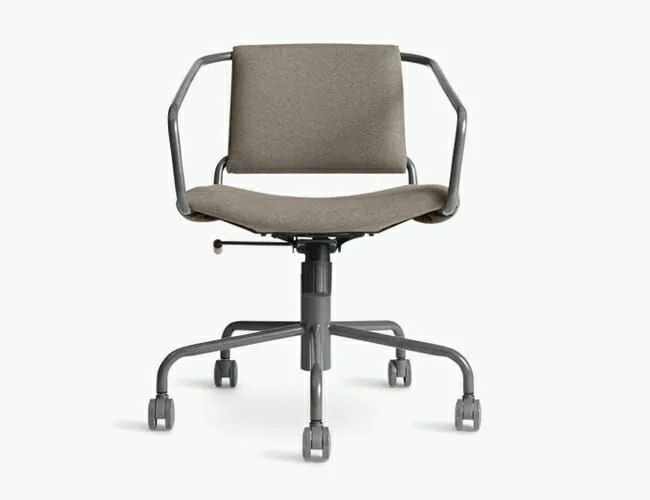 Desk-Setup-gear-patrol-chair