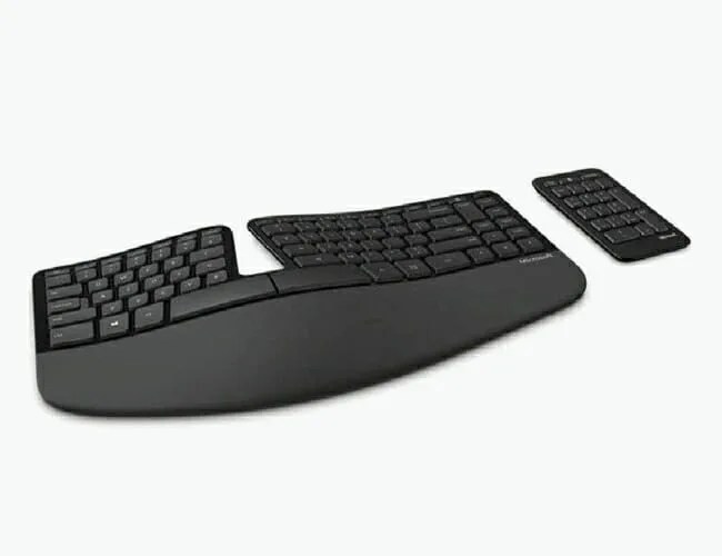 Desk-Setup-gear-patrol-keyboard