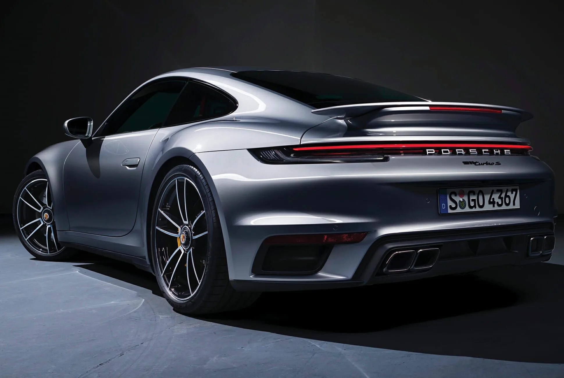 Porsche-Turbo-S-gear-patrol-full-lead