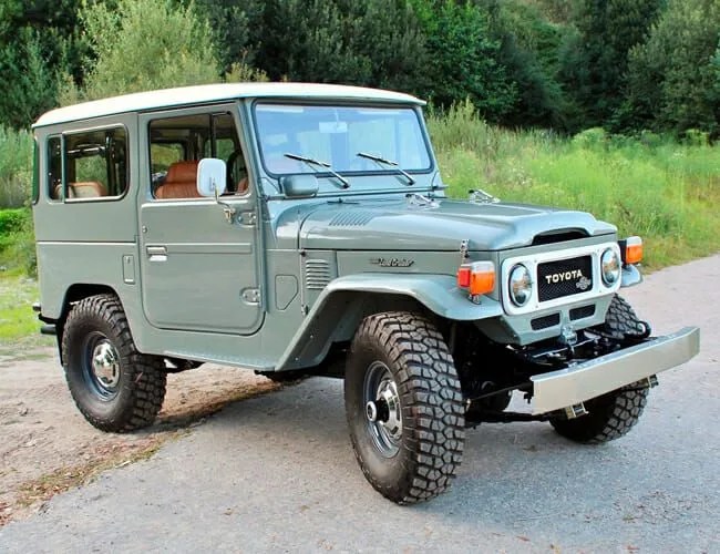 1977-Toyota-Land-Cruiser-FJ40-gear-patrol-feature