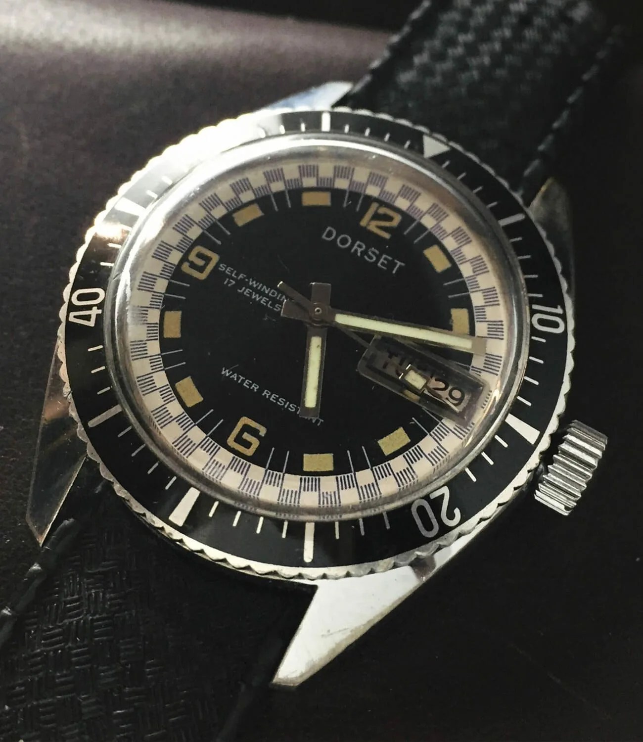 5-Vintage-Dive-Watches-gear-patrol-1960s-Dorset-Diver-with-Day-Date