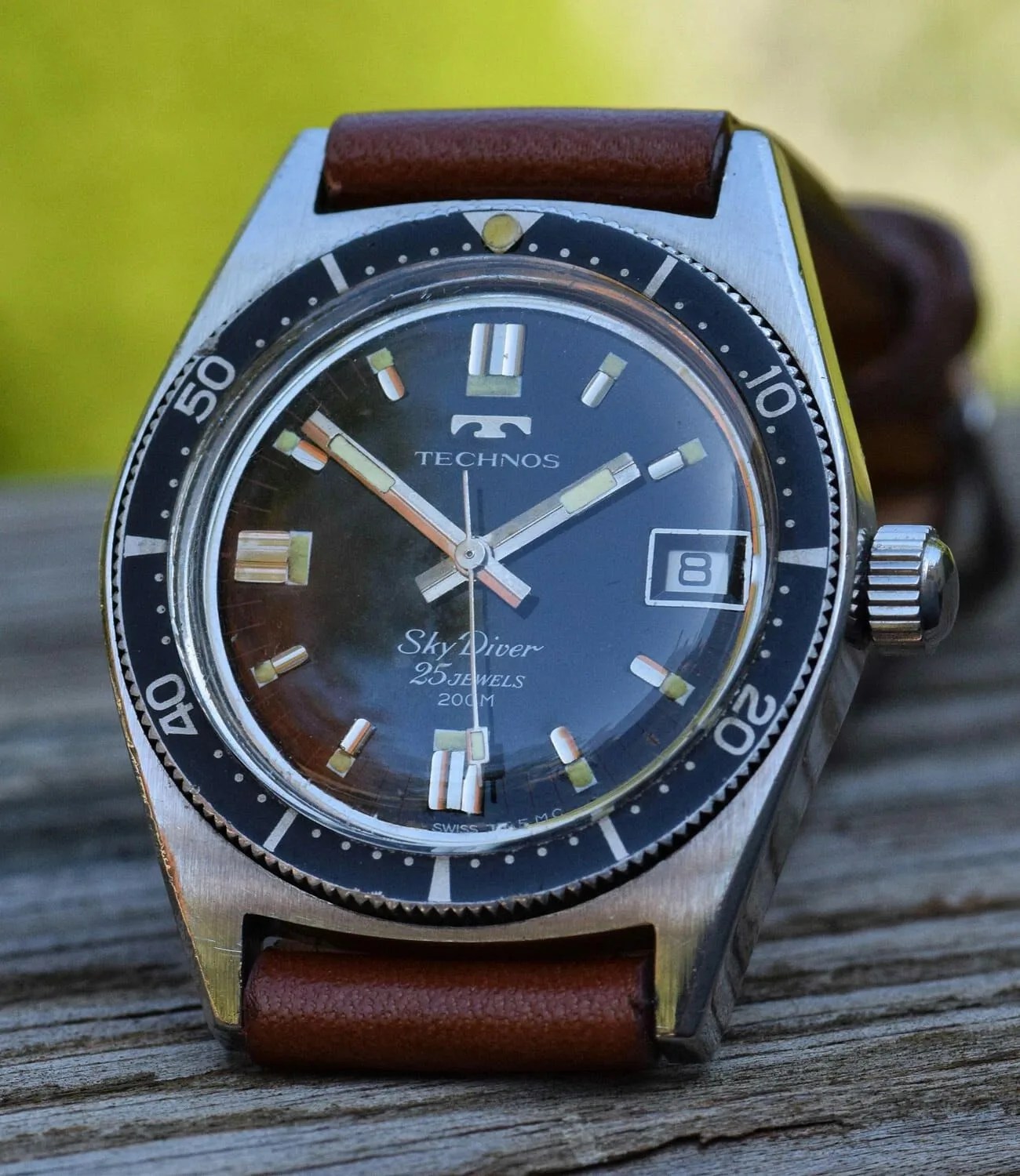 5-Vintage-Dive-Watches-gear-patrol-Technos-Sky-Diver