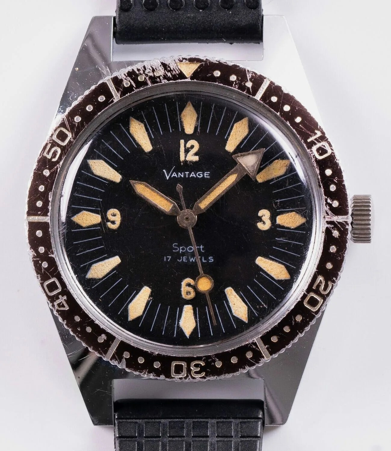 5-Vintage-Dive-Watches-gear-patrol-Vantage-Skin-Diver