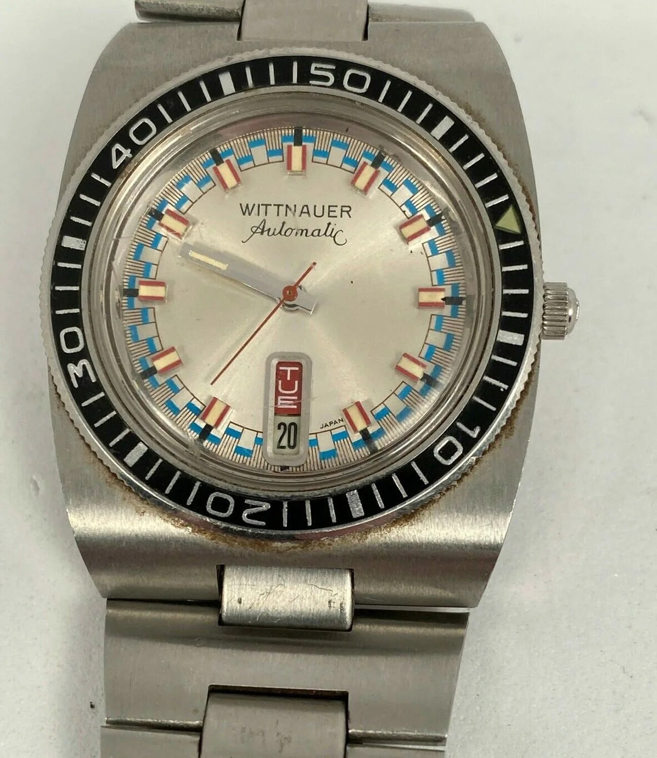 5-Vintage-Dive-Watches-gear-patrol-Wittnauer-Sport-Automatic-Day-Date