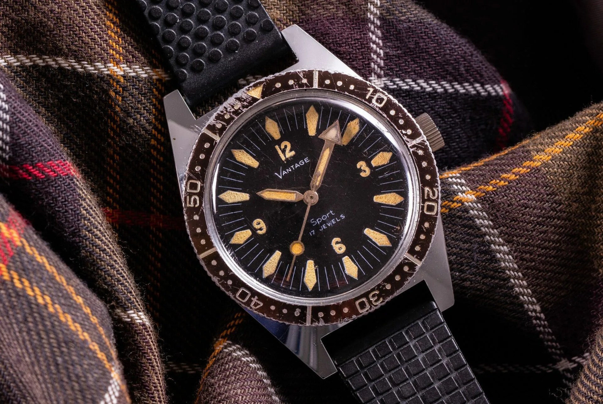 5-Vintage-Dive-Watches-gear-patrol-lead-full