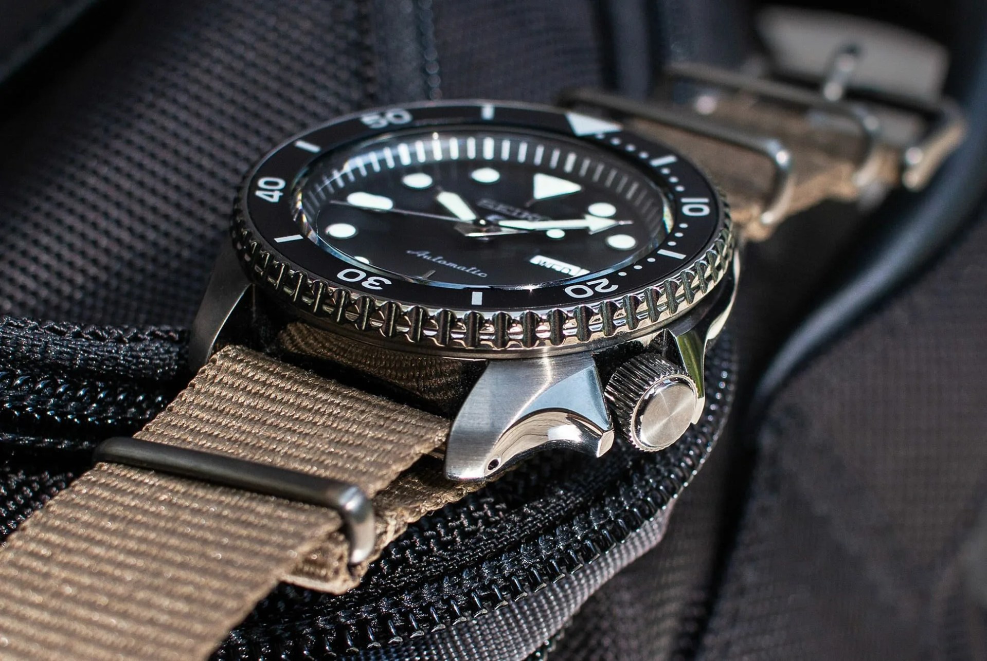 seiko 5 sports watch case detail