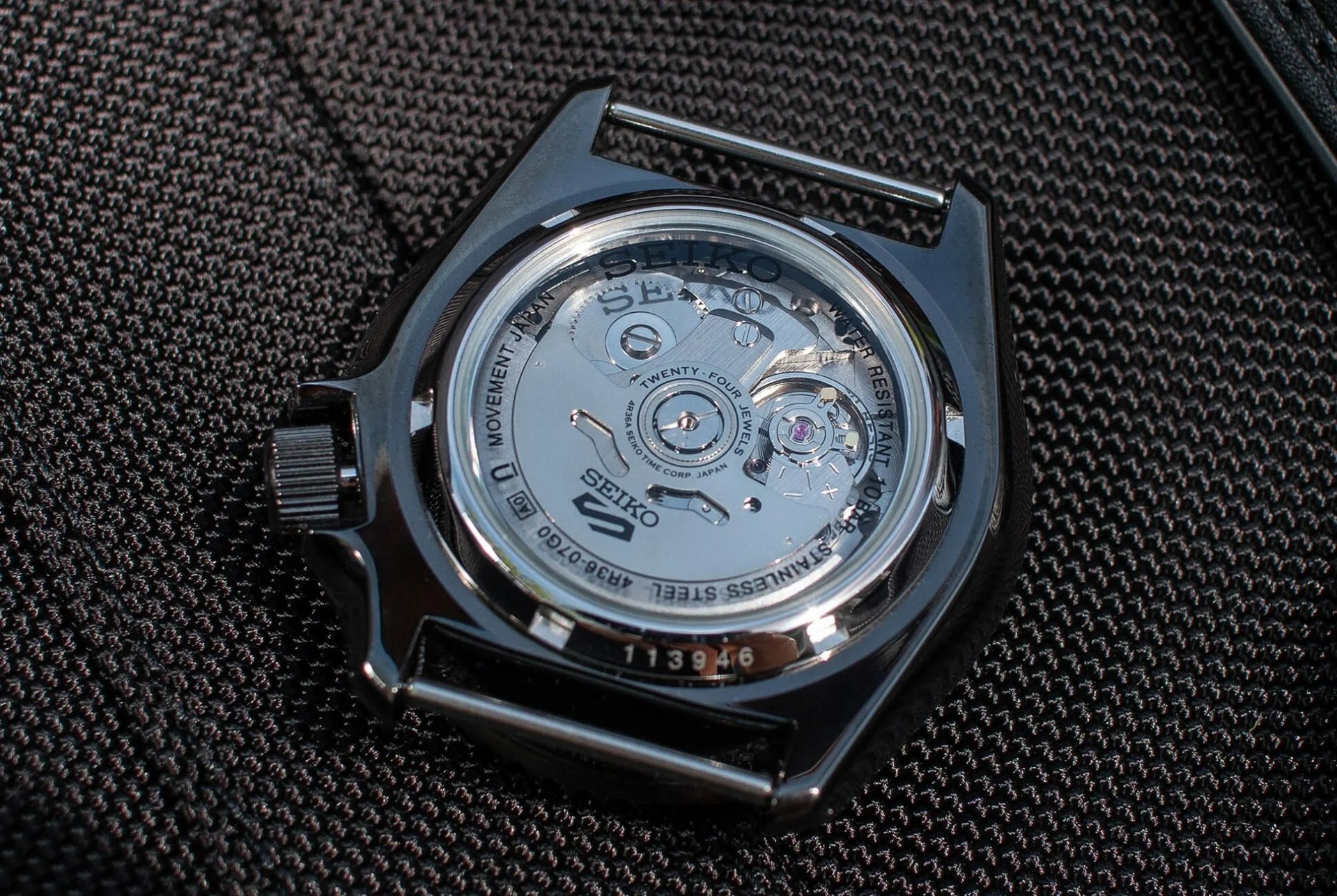 seiko 5 sports watch caseback and movement