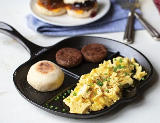 Lodge-Griddle-gear-patrol-feature