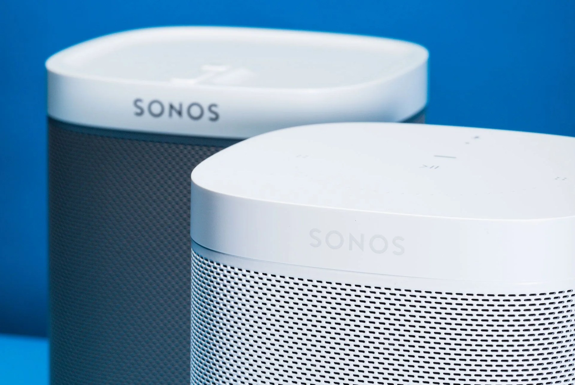 The Play:1 has a gray speaker grille on the white and black models. The Sonos One, on the other hand, is all one color. The black model is all black and the white model is all white.