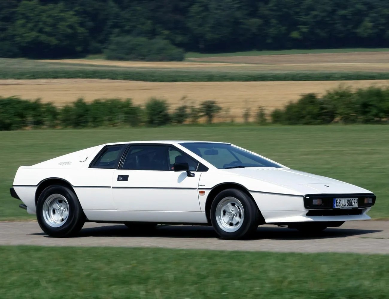 12-Malaise-Era-Cars-That-Managed-to-Not-Be-Awful-gear-patrol-Lotus-Espirit-S1