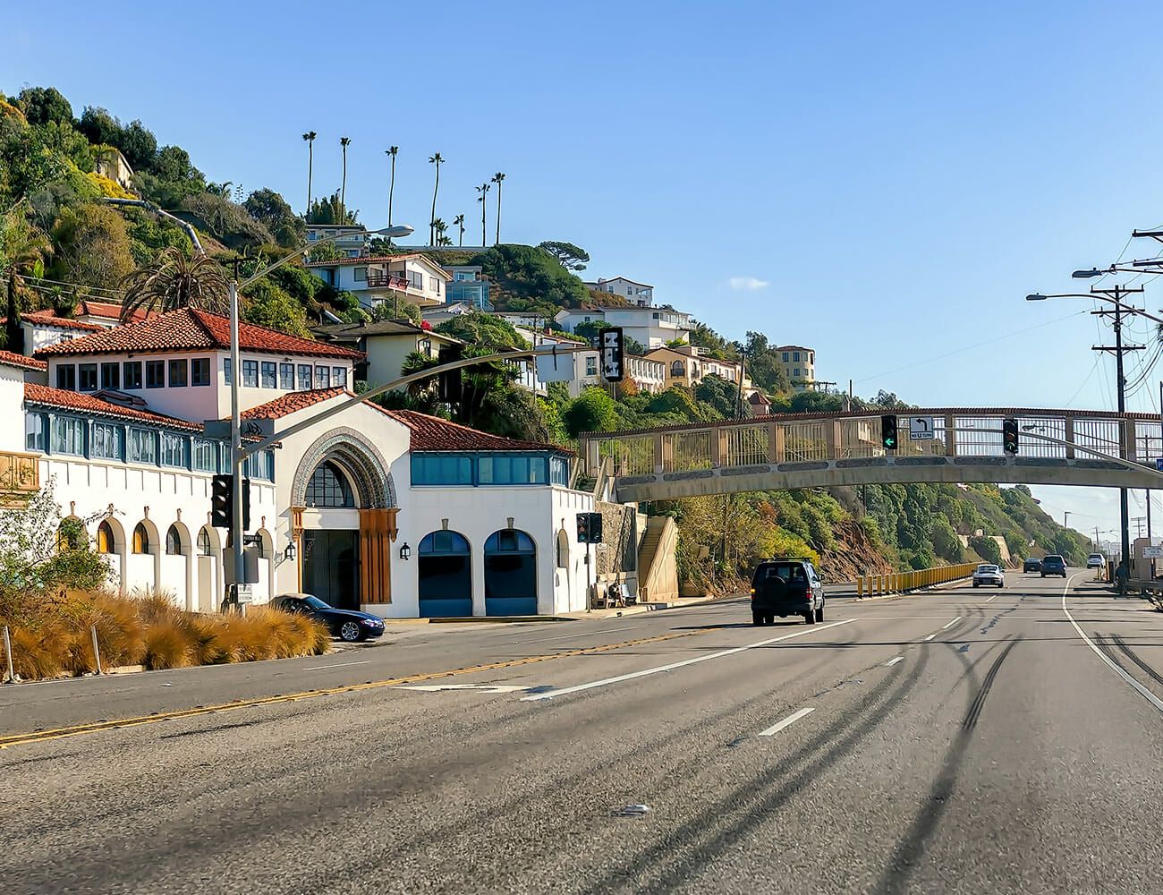 14-Great-Driving-Roads-gear-patrol-PCH-LA