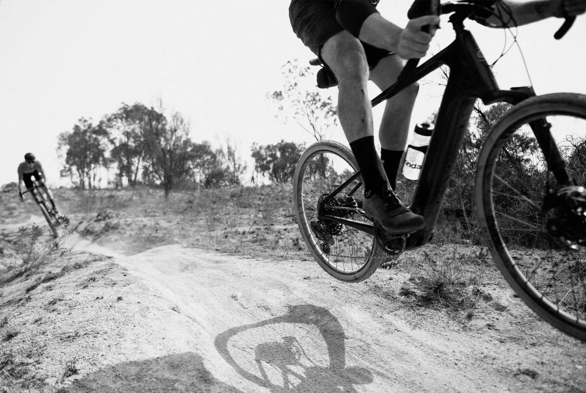 Cannondale-Topstone-Neo-Carbon-Lefty-gear-patrol-ambiance-2