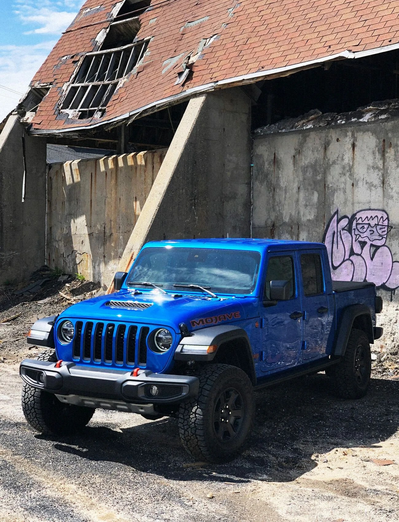 Jeep-Gladiator-Mohave-Review-gear-patrol-ambiance-1