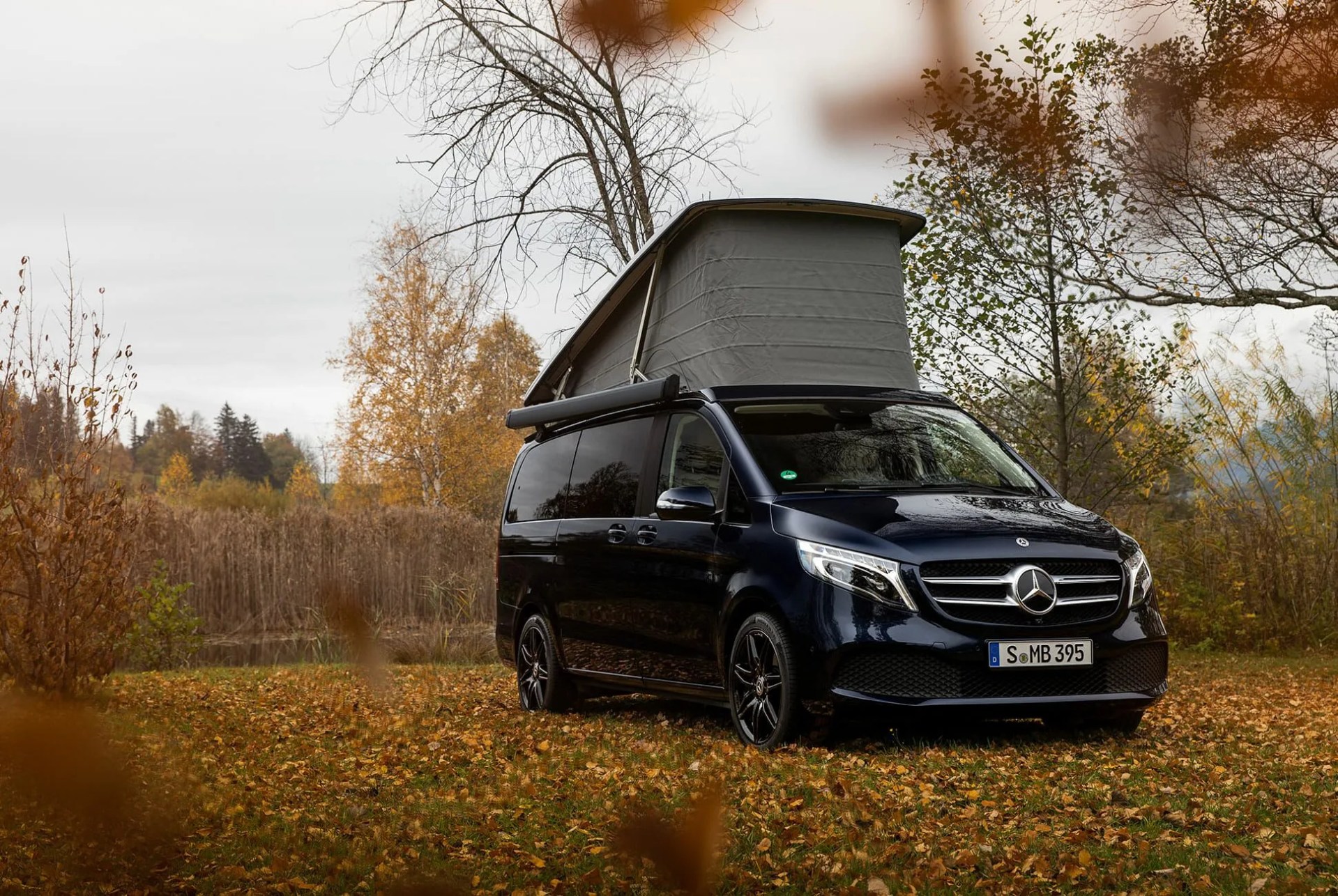 Mercedes-Benz-V-Class-gear-patrol-slide-01