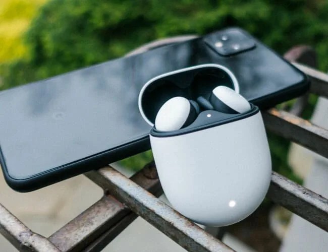 Pixel-Buds-Gear-Patrol-Lead-Featured