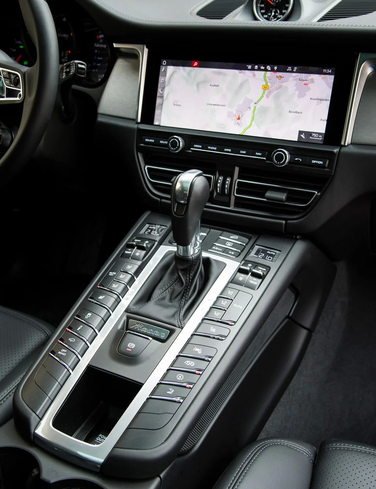 Porsche-Macan-Turbo-Gear-Patrol-amb