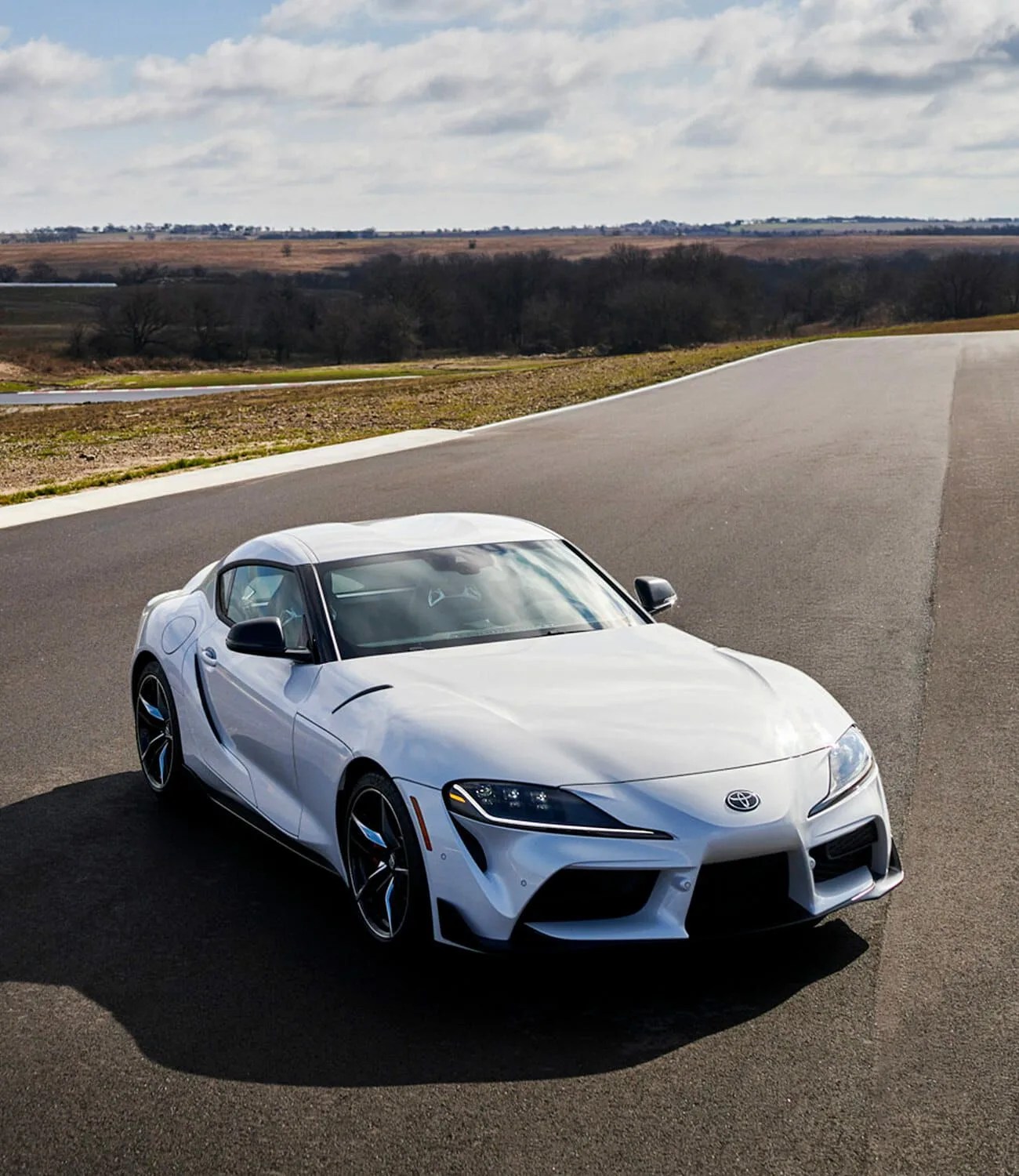 Which-2021-Toyota-Supra-gear-patrol-ambiance-2