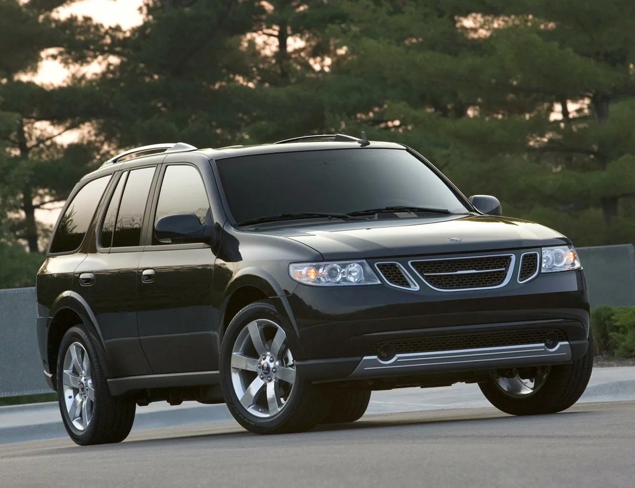 6-Weird-GM-Cars-gear-patrol-Saab-9-7x-Aero
