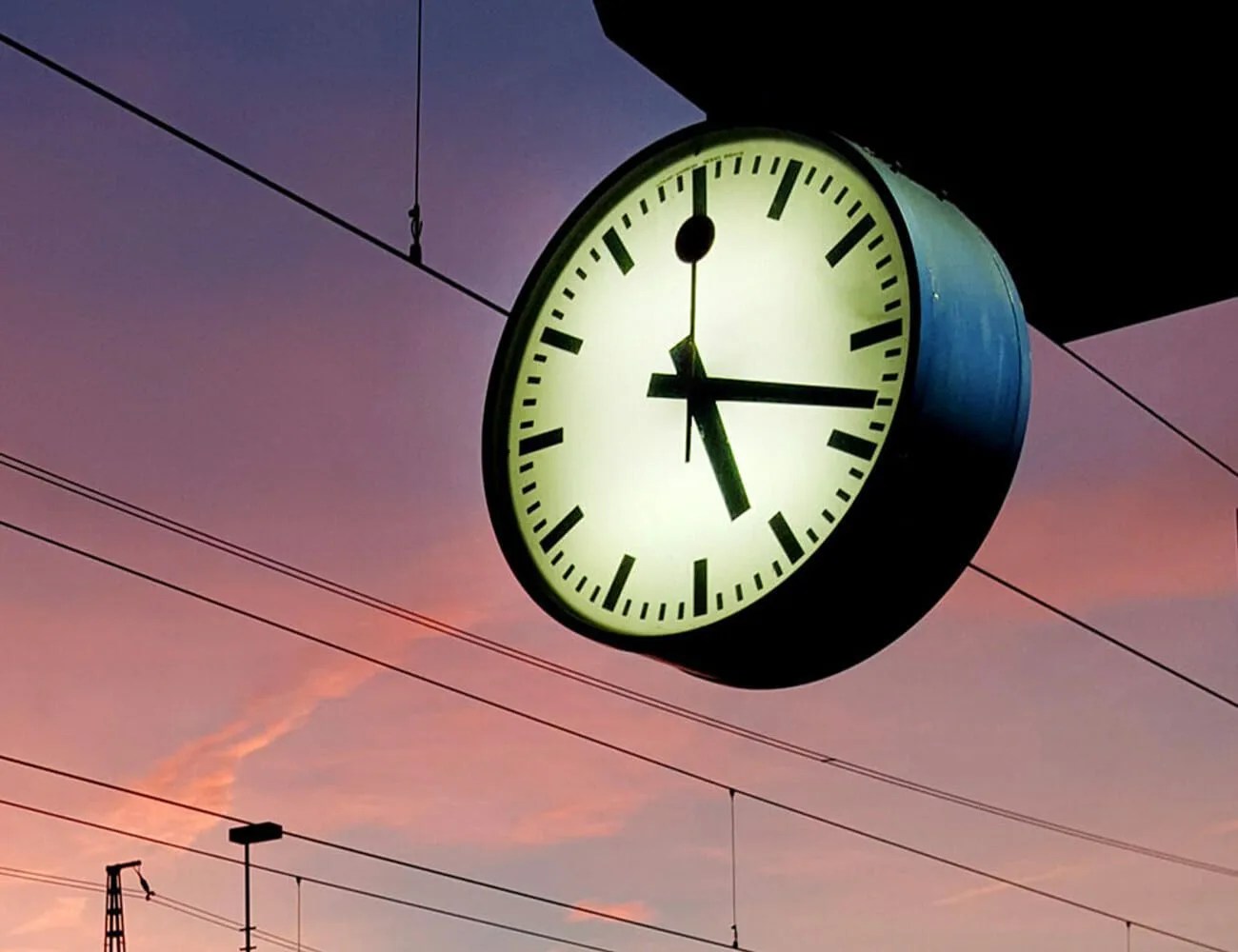 Bauhaus-Most-Influential-Design-Swiss-Railway-Clock-Gear-Patrol
