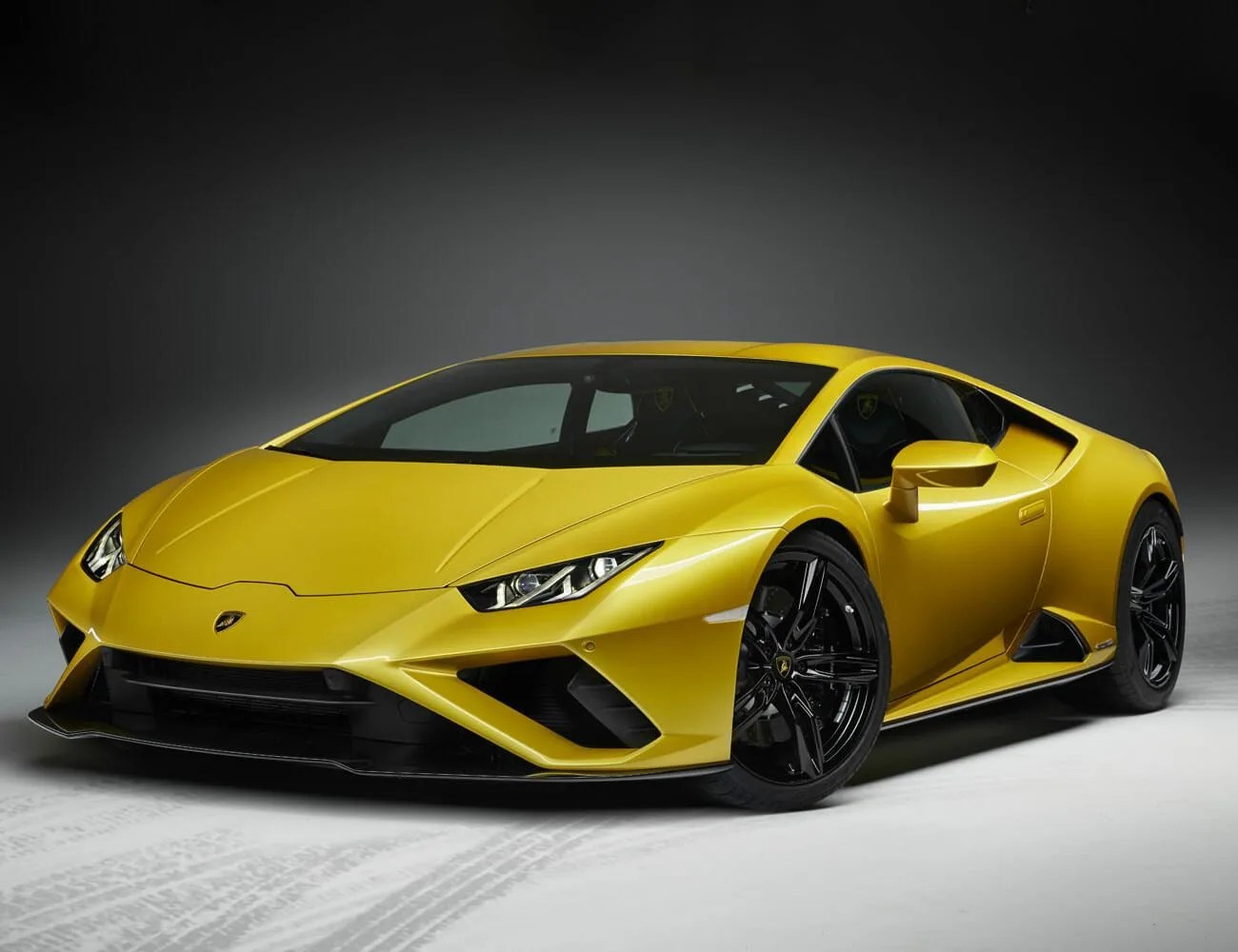 Best-Fun-New-Cars-to-Buy-gear-patrol-Huracan-EVO-RWD