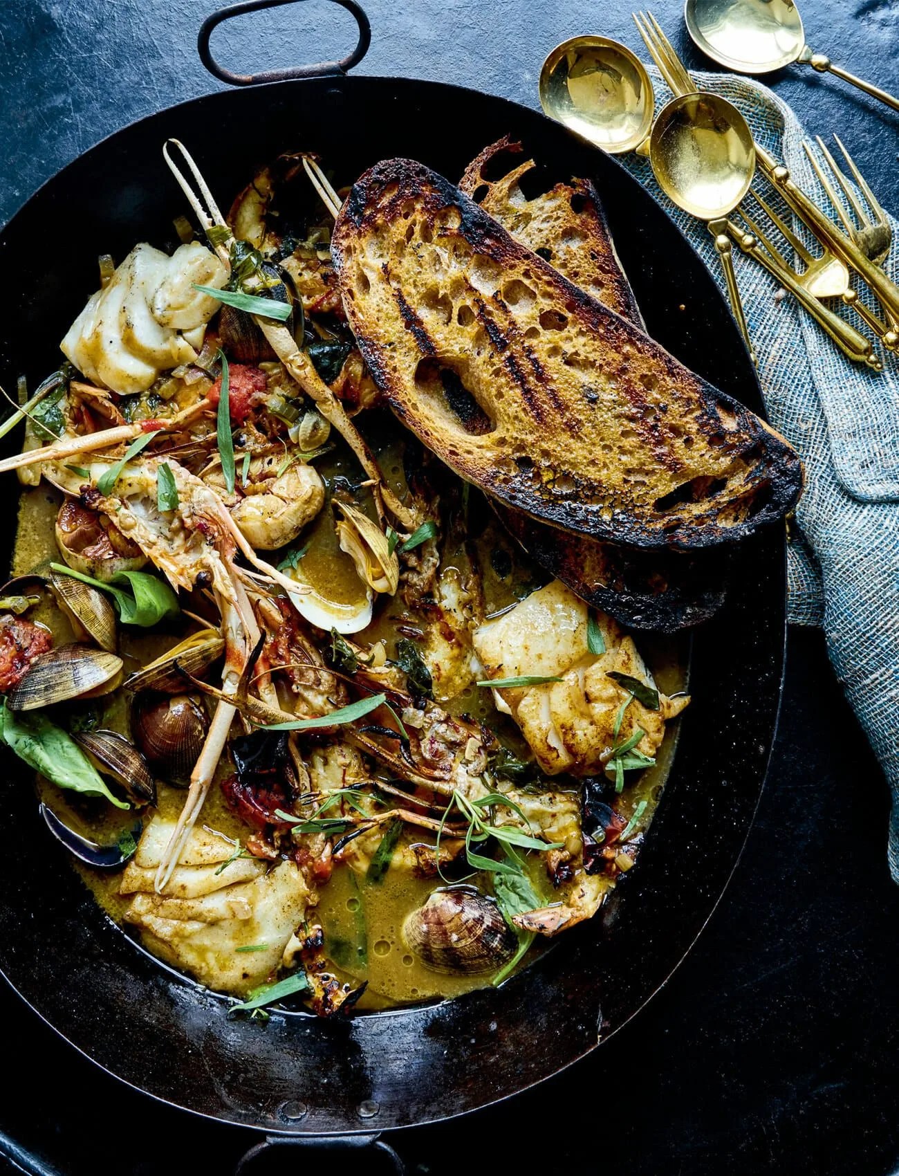 Bouillabaisse-Recipe-gear-patrol-ambiance