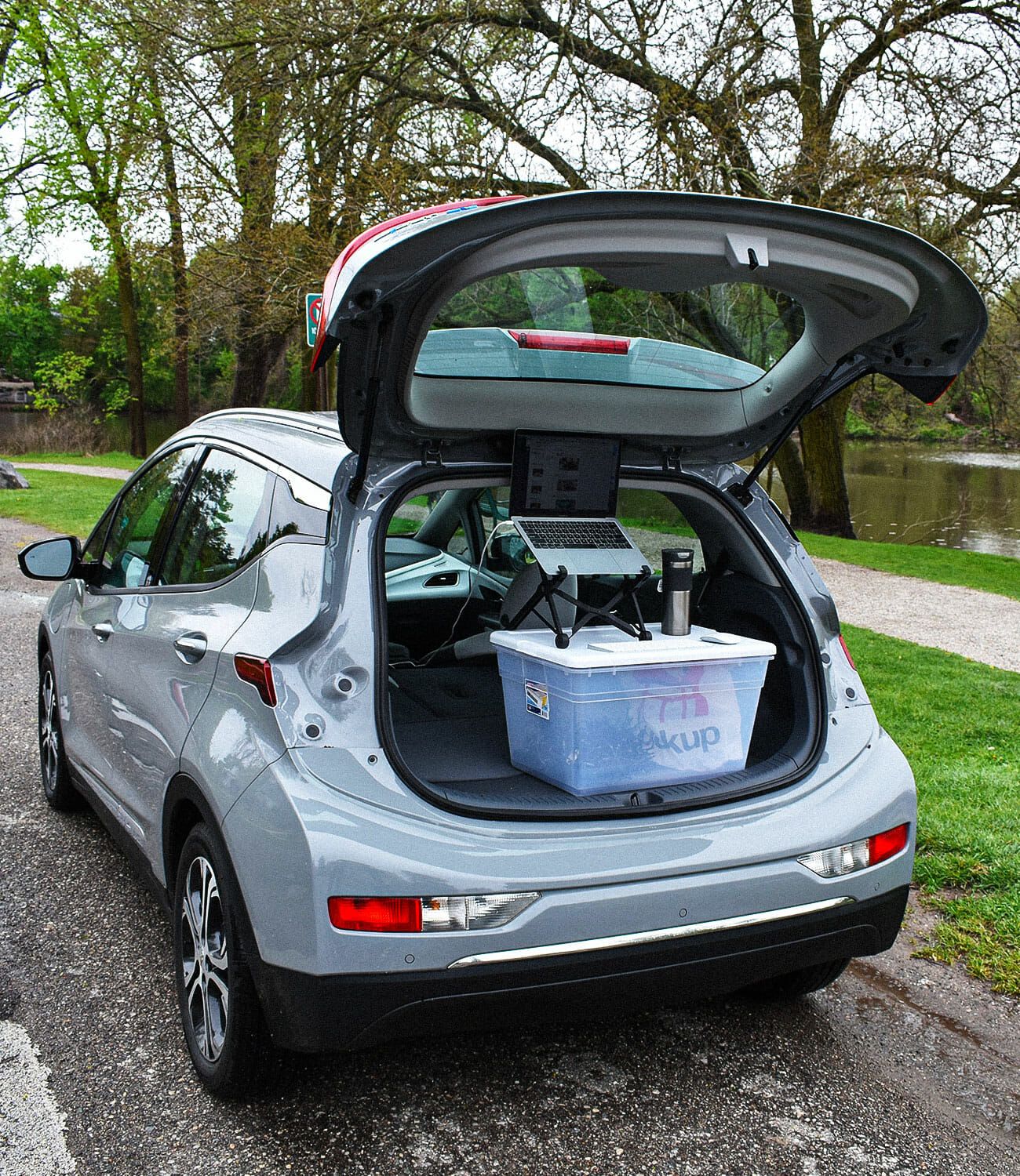 Chevy-Bolt-EV-Mobile-Office-gear-patrol-ambiance-1