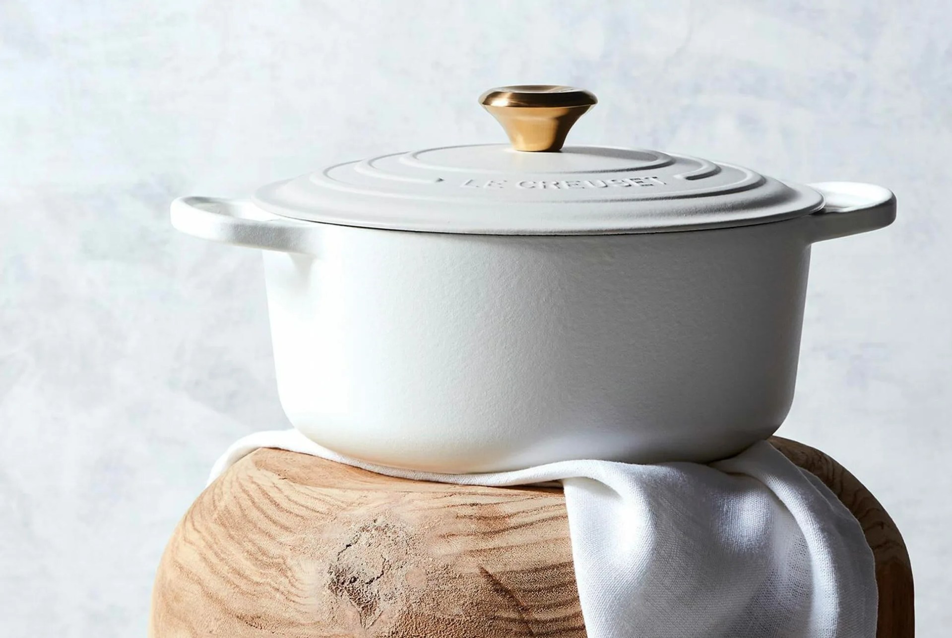 Le-Creuset-Signature-Round-Dutch-Oven-gear-patrol-lead-full
