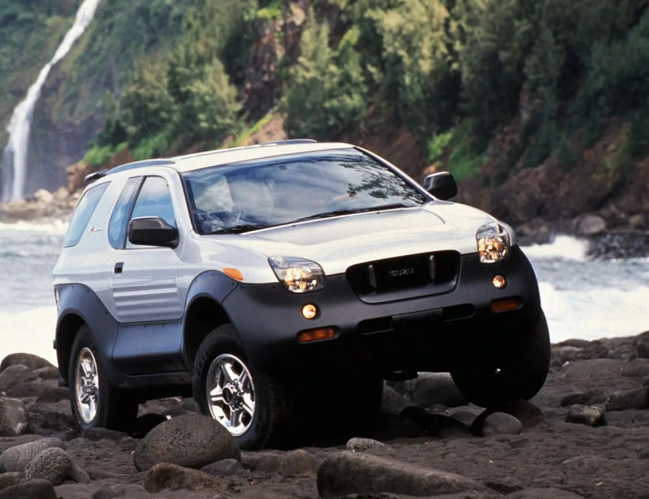 The-Ugliest-Crossovers-and-SUVs-Ever-Made-gear-patrol-Isuzu-VehiCross
