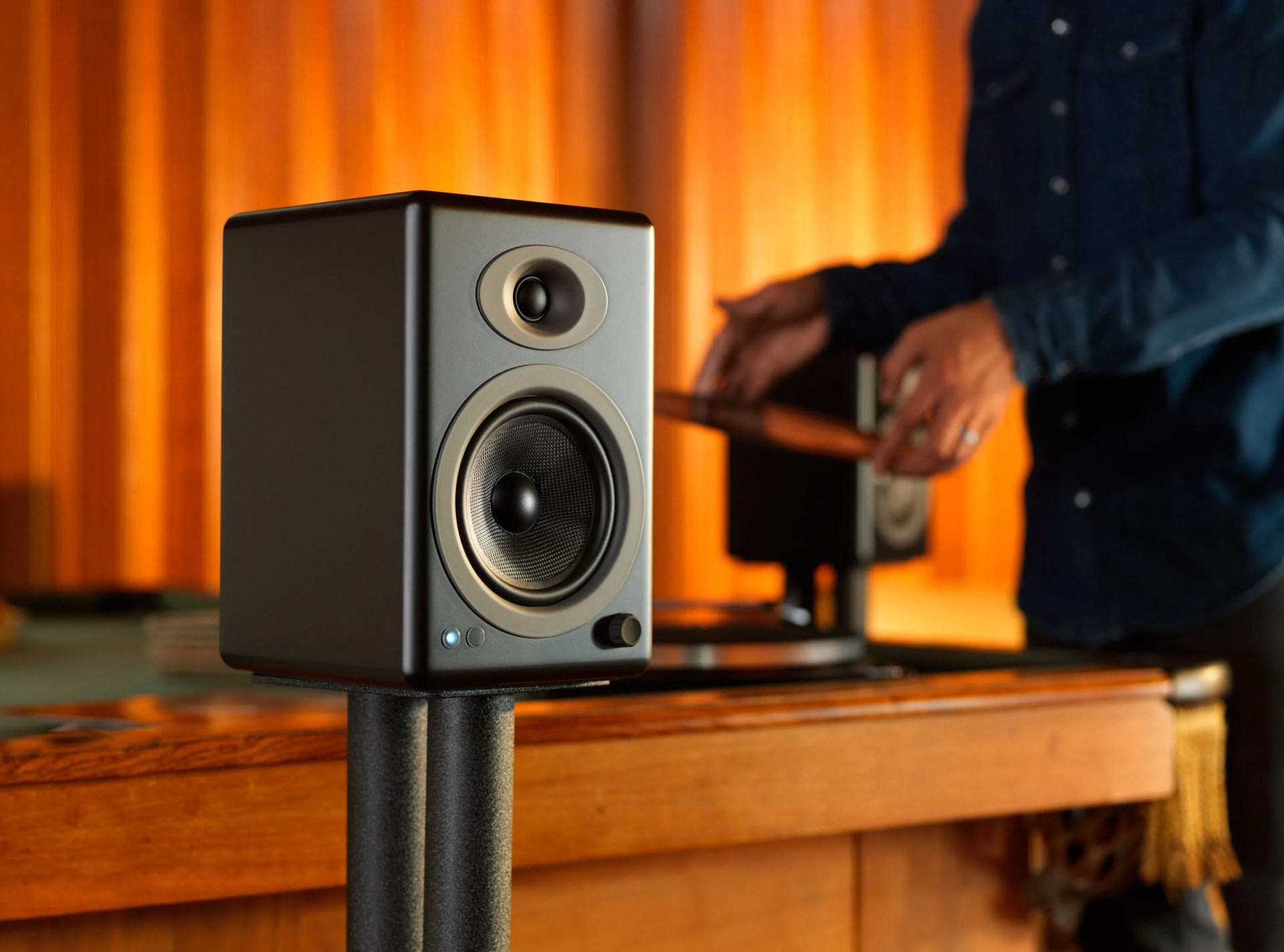 loudspeaker, audio equipment, studio monitor, computer speaker, subwoofer, electronic device, electronics, technology, room, wood,