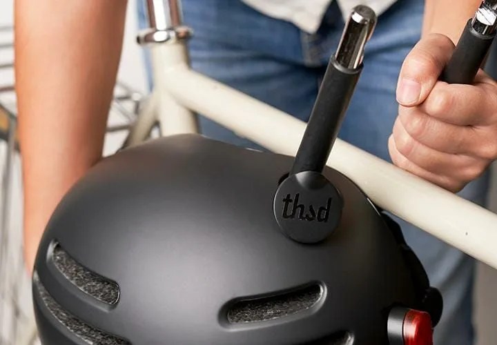 chapter-features-helmet-poplock-racer-black_1200x