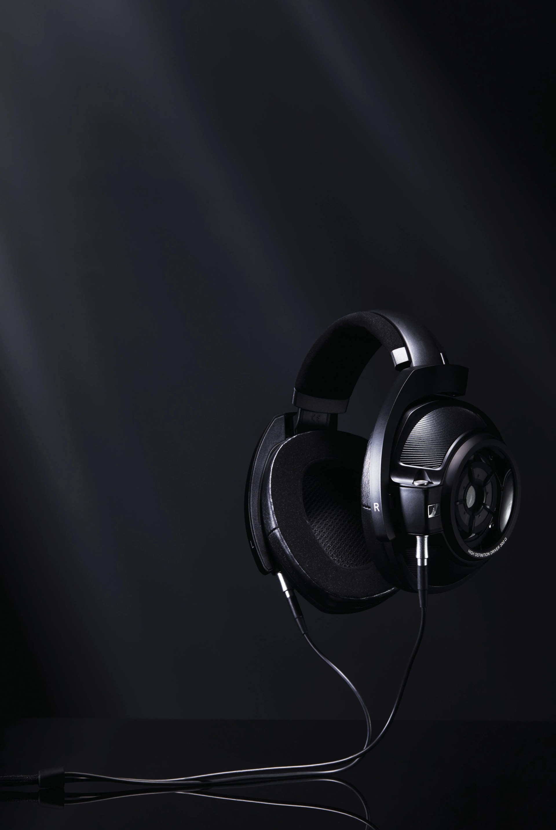 headphones, gadget, audio equipment, still life photography, technology, electronic device, headset, photography, flash photography,