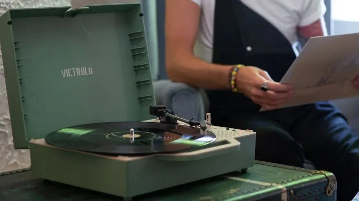 Victrola suitcase turntable