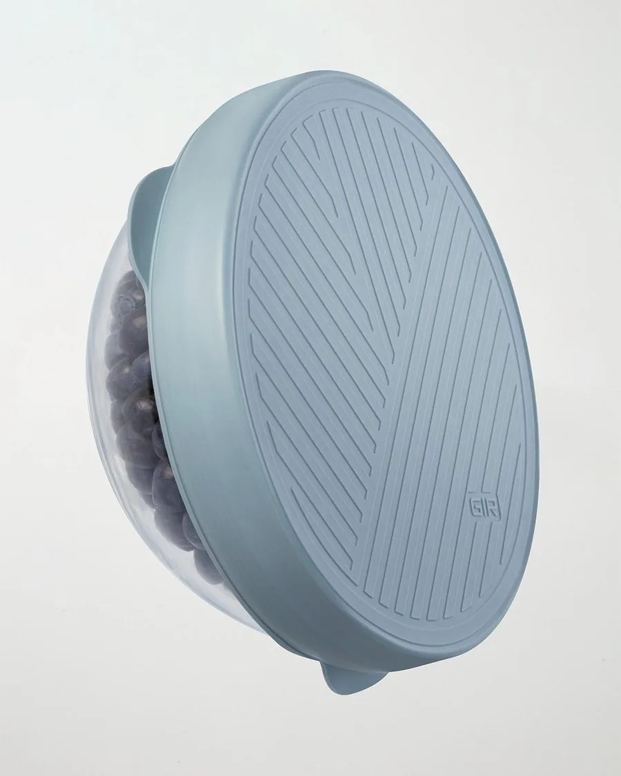 circular glass container with silicone cover