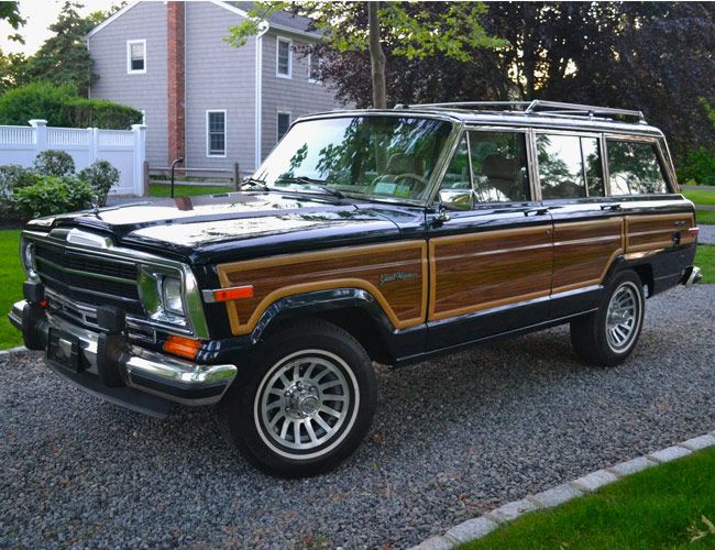 1990-Jeep-Grand-Wagoneer-gear-patrol-lead-feature
