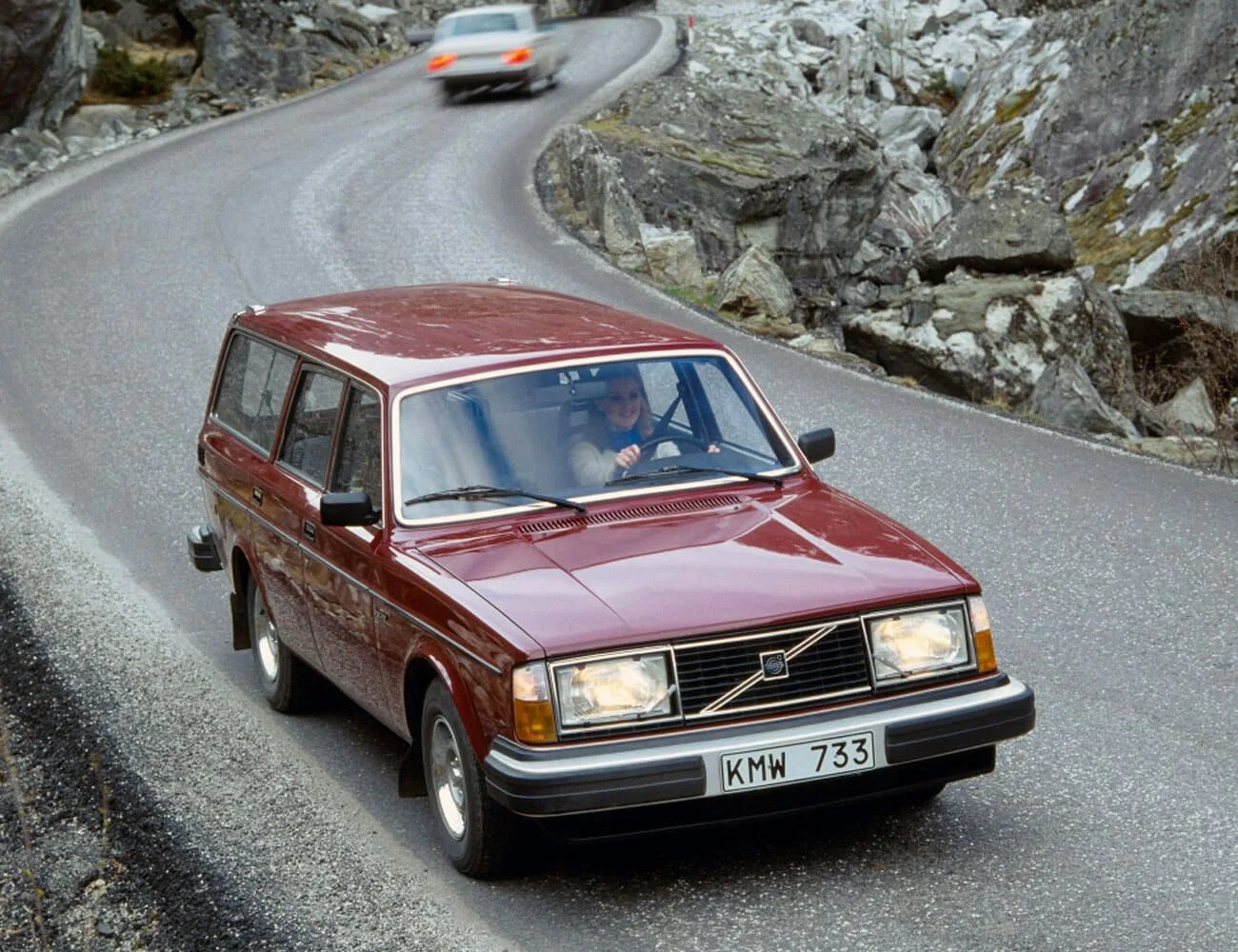 Highschool-Dream-Cars-gear-patrol-Volvo-245