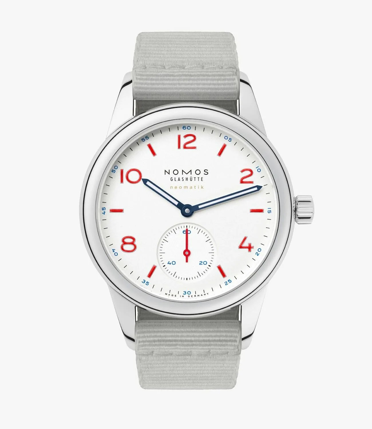 Holy-Trinity-of-Watches-gear-patrol-Nomos-Club-Siren-White