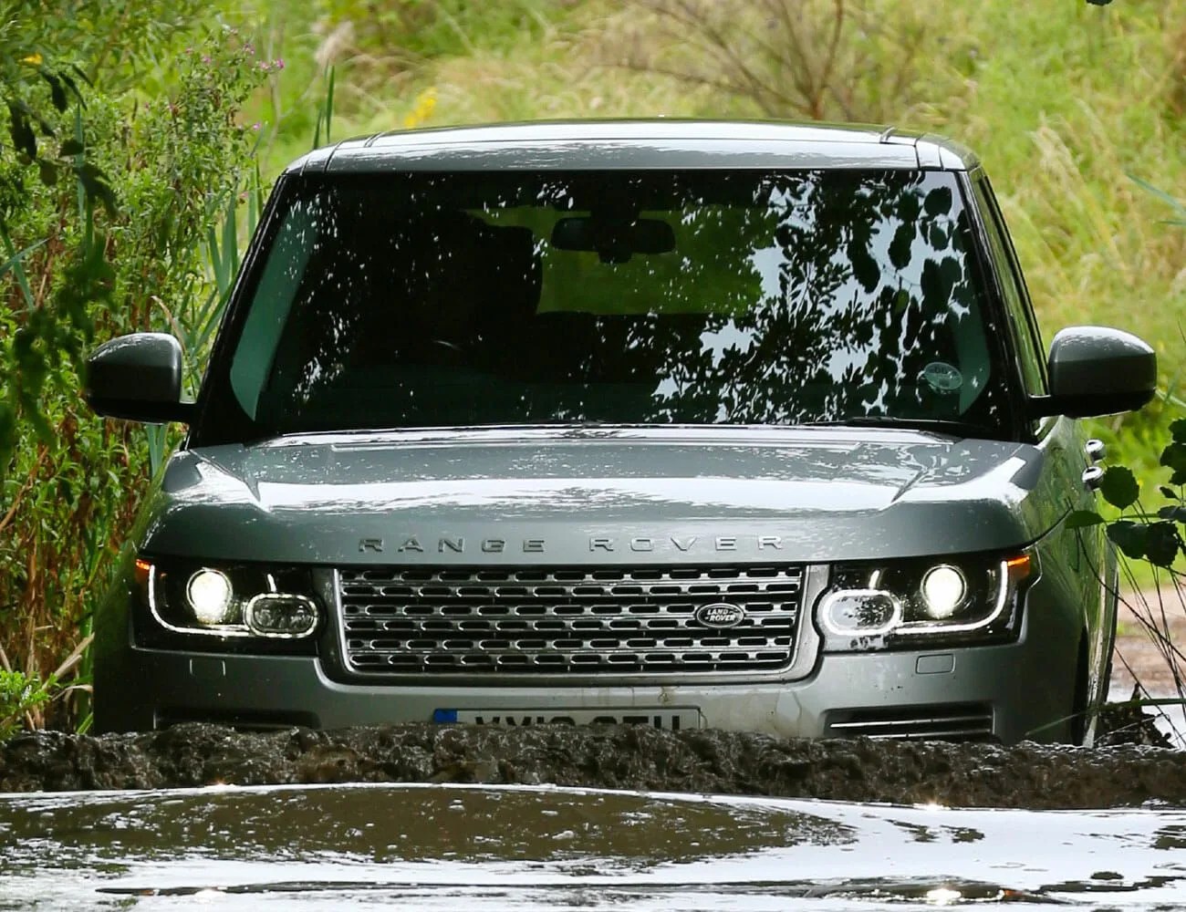 Land-Rover-Range-Rover-gear-patrol