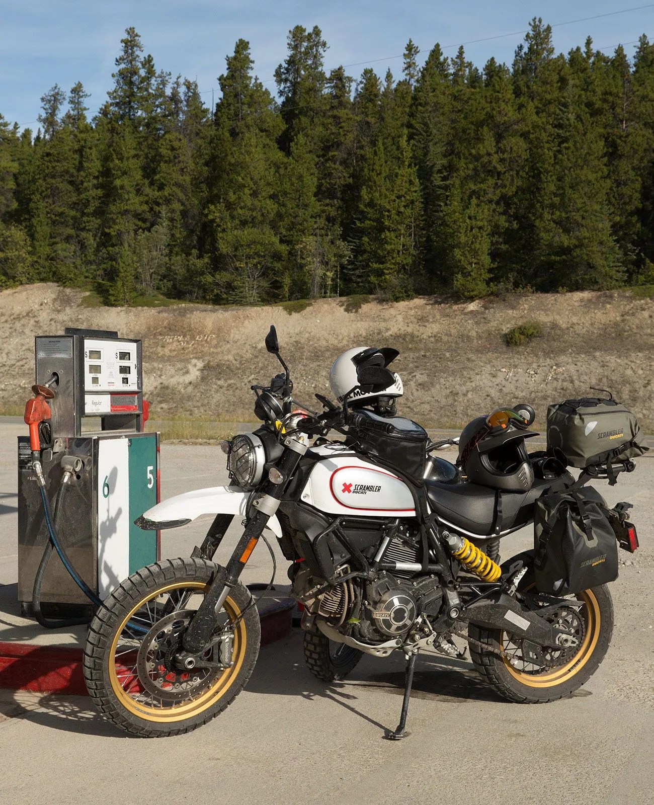Motorcycle-Wheels-gear-patrol-ambiance