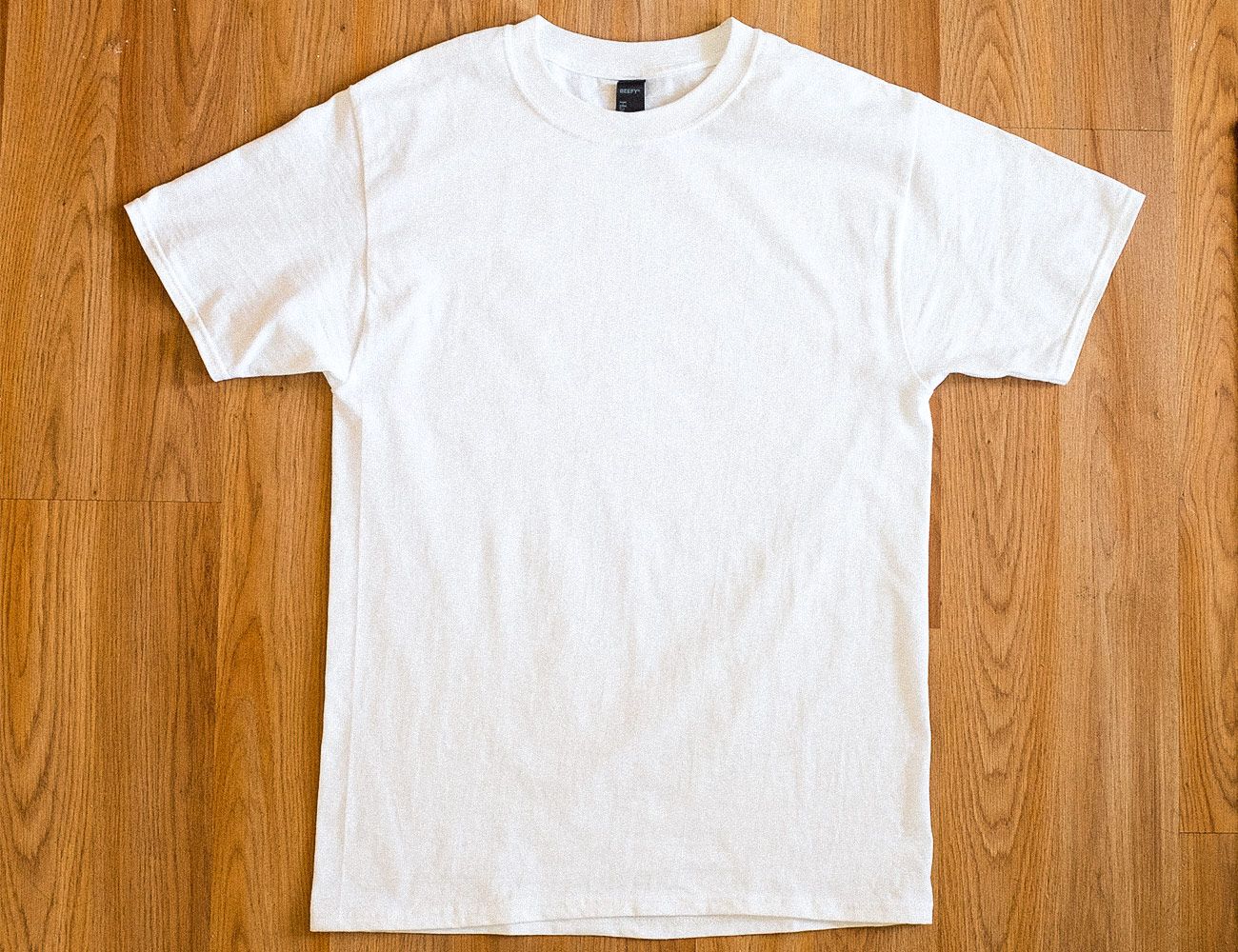 Uniqlo-vs-Hanes-Cheap-T-gear-patrol-Beefy-4