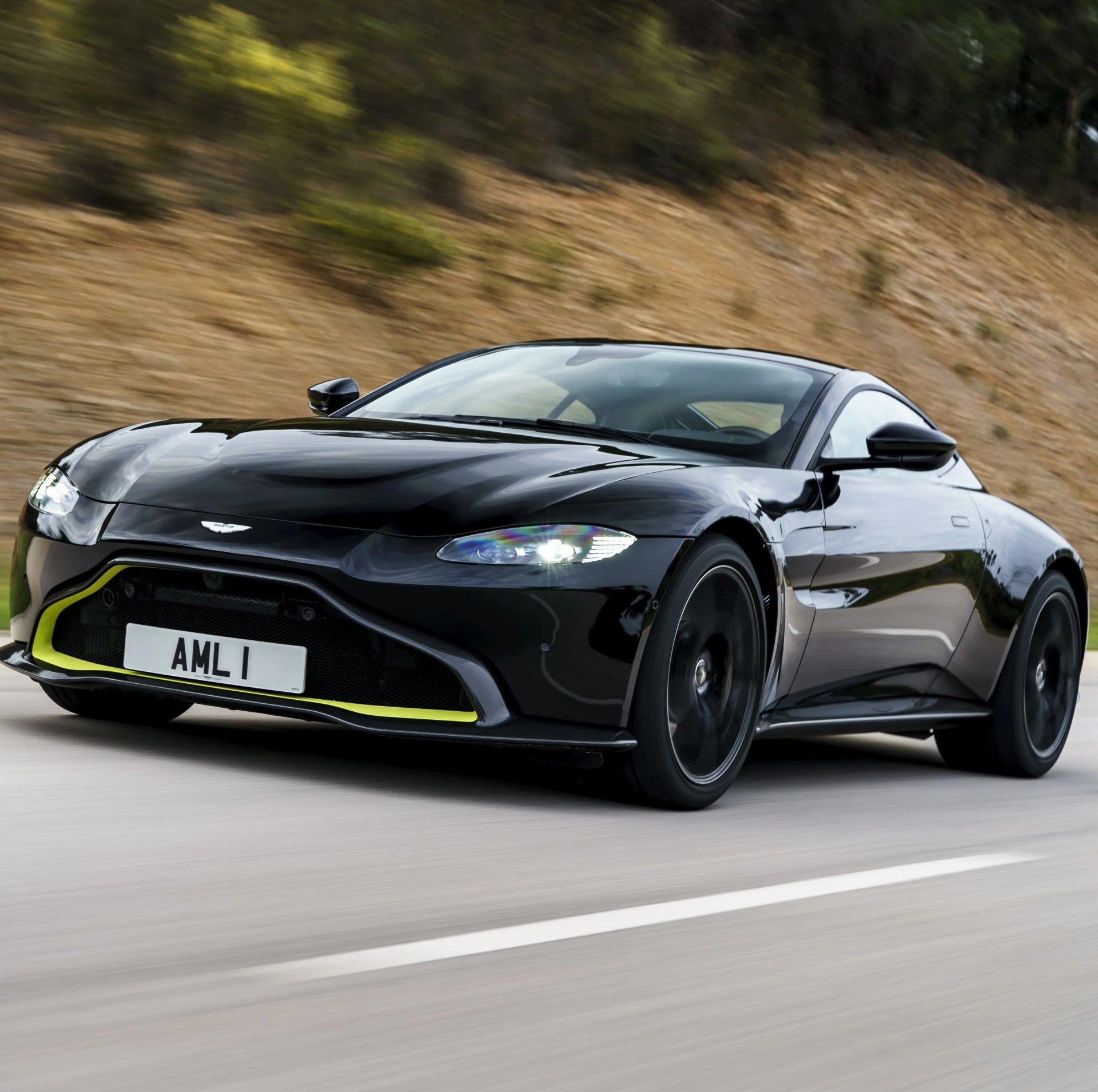 black aston martin vantage