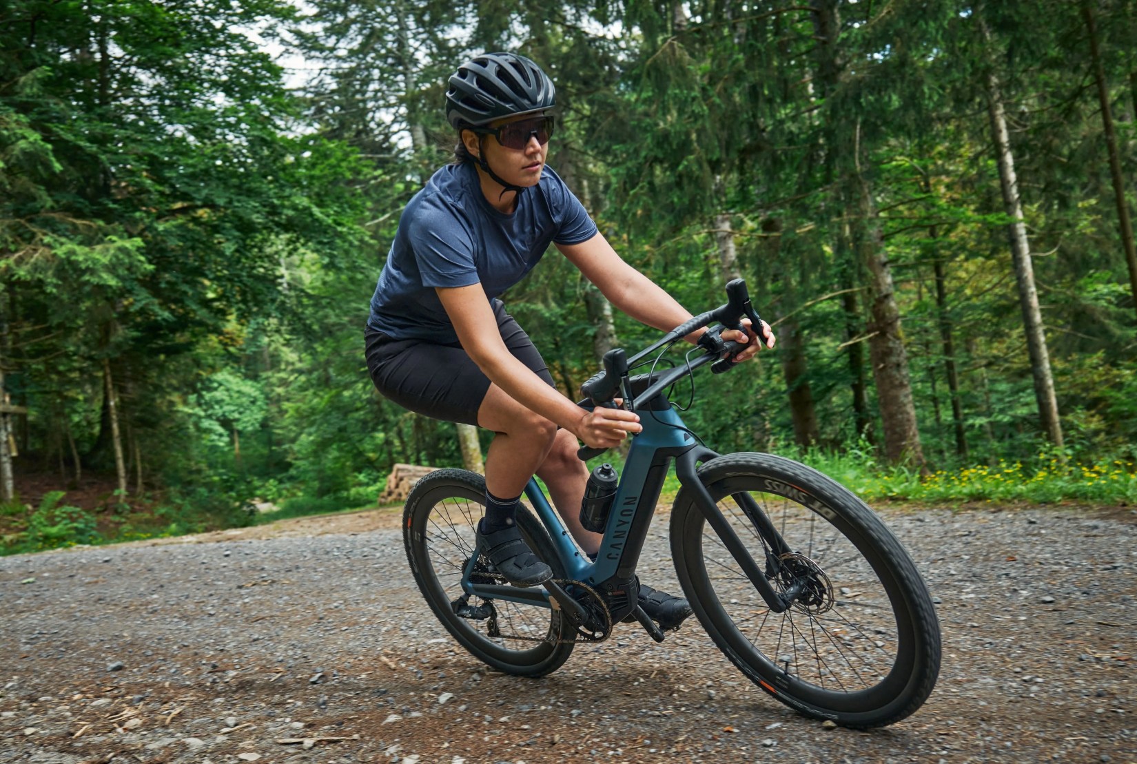 canyon grail on e gravel bike double decker handlebar cockpit