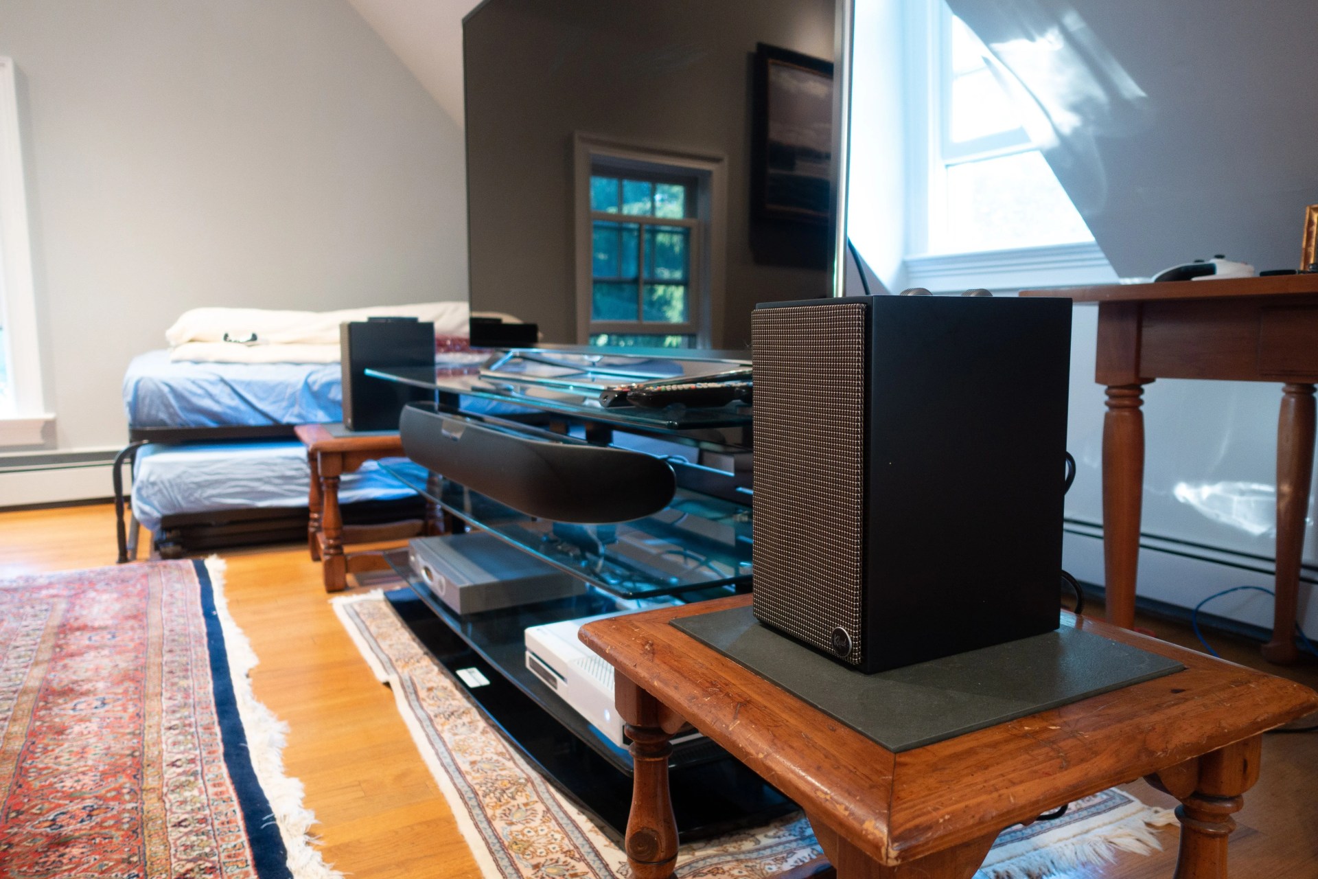 klipsch fives speakers on media console