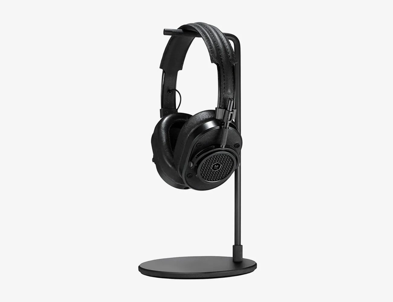 11-Pieces-of-Gear-to-Organize-Desk-gear-patrol-Master-Dynamic-Headphone-Stand