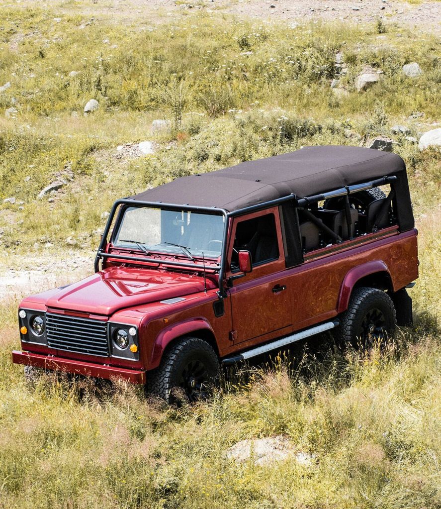 Defender-110-Himalaya-gear-patrol-ambiance-2