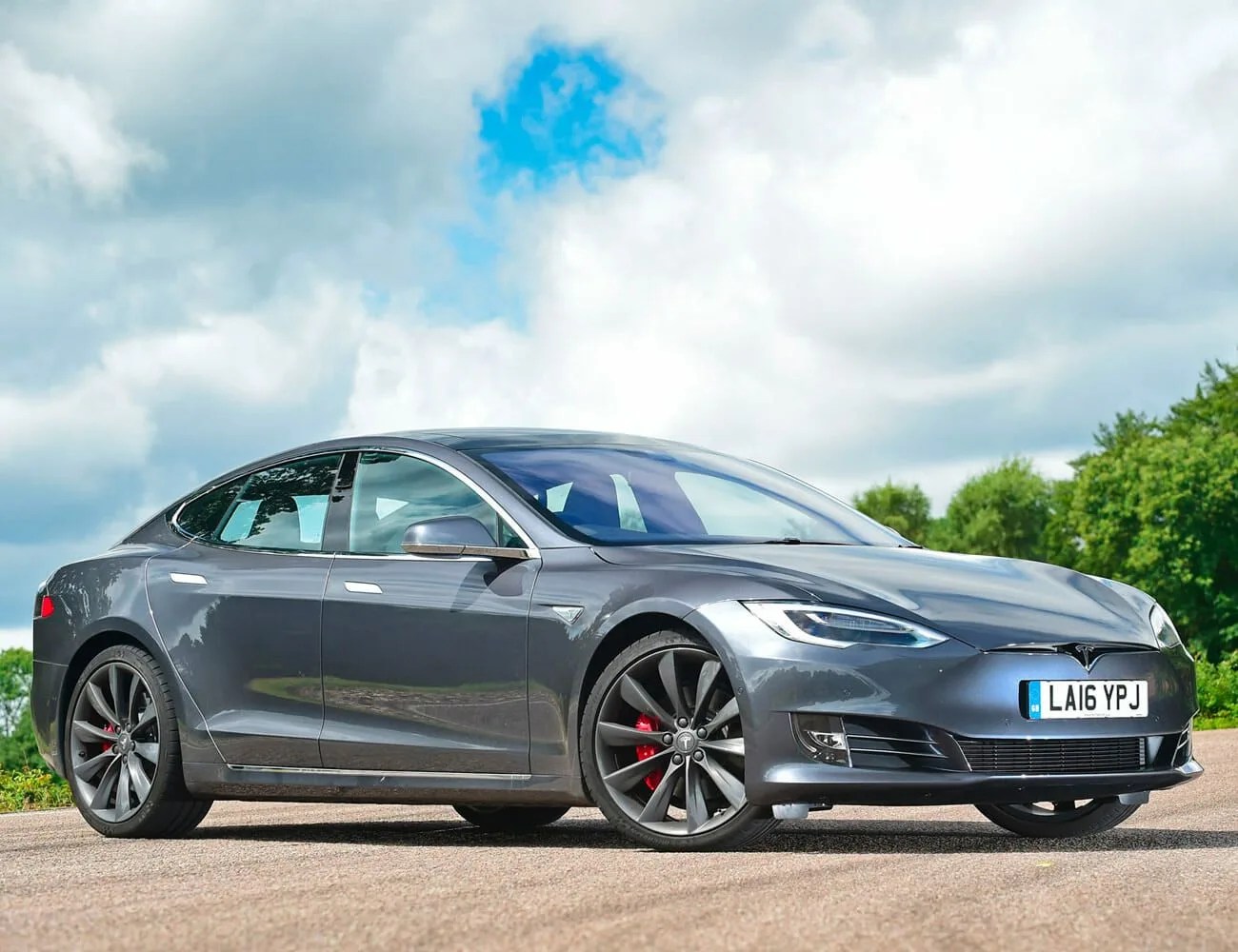Tesla-Model-S-gear-patrol