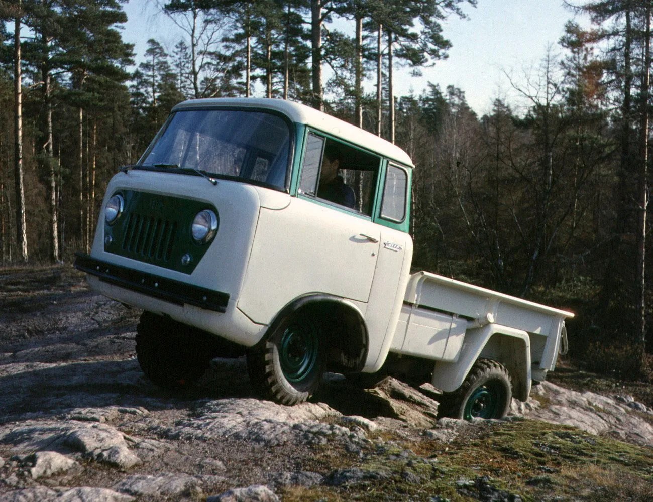 Weird-FCA-Cars-gear-patrol-Forward-Control