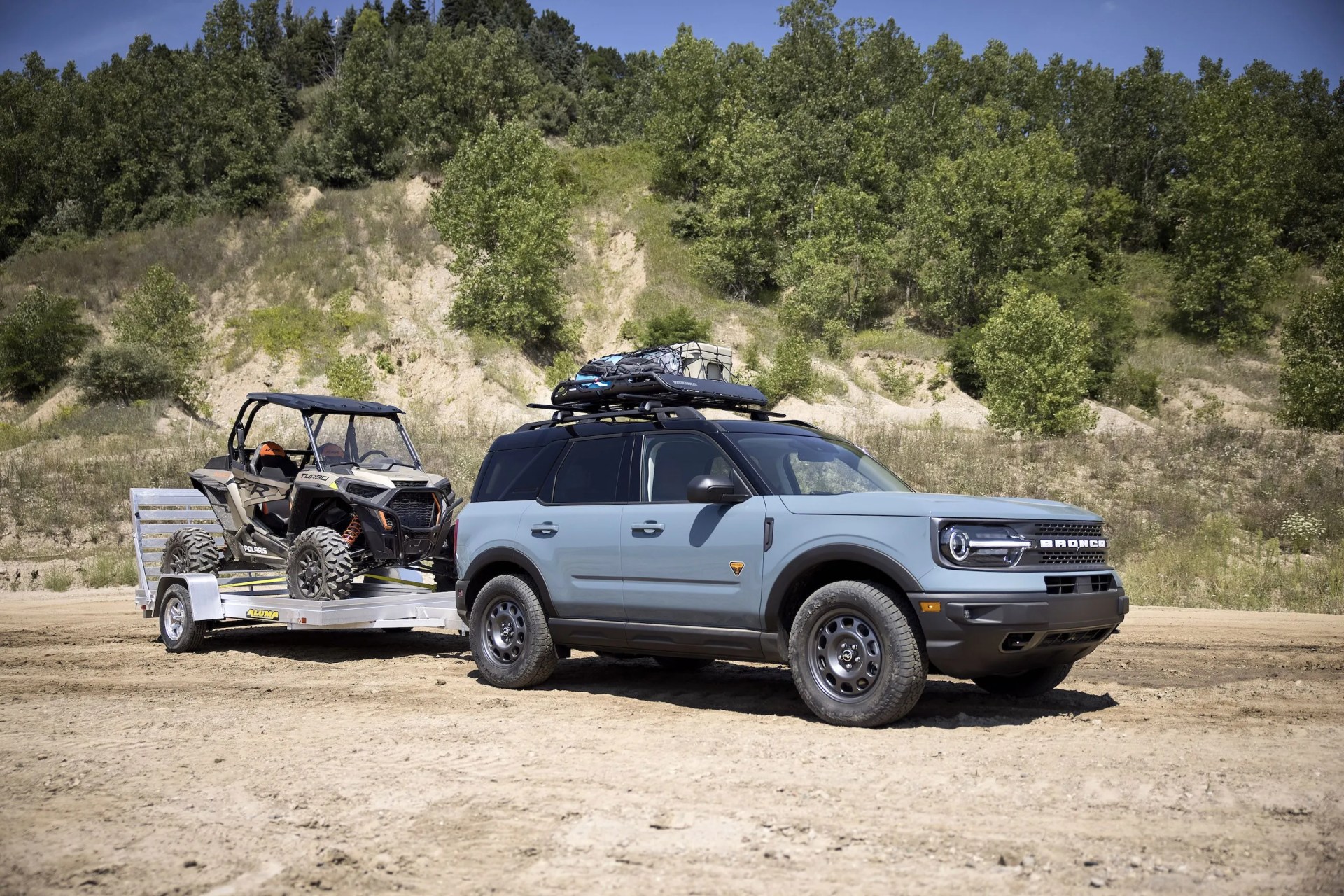 bronco sport tow rzr tow rzr matches the added passenger comfort and technology features of the badlands series with towing and cargo accessories to help adventurers haul more outdoor gear the custom build adds yakima hd bar crossbars and offgrid medium cargo basket and class ii trailer tow package with 2,200 pounds of capacity to tow off road runners like the all new polaris® rzr xp turbo 1000™, unveiled today as part of the bronco birthday celebration preproduction image with optional features shown available late 2020