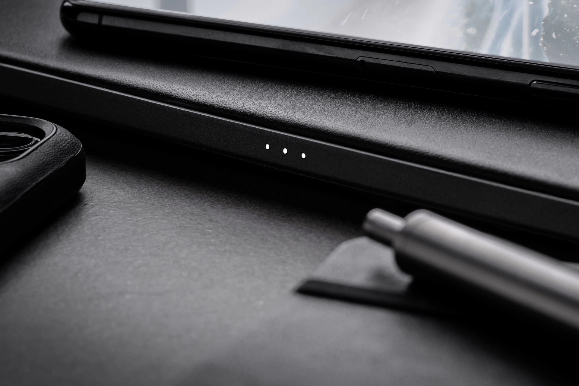 three leds on the nomad base station pro