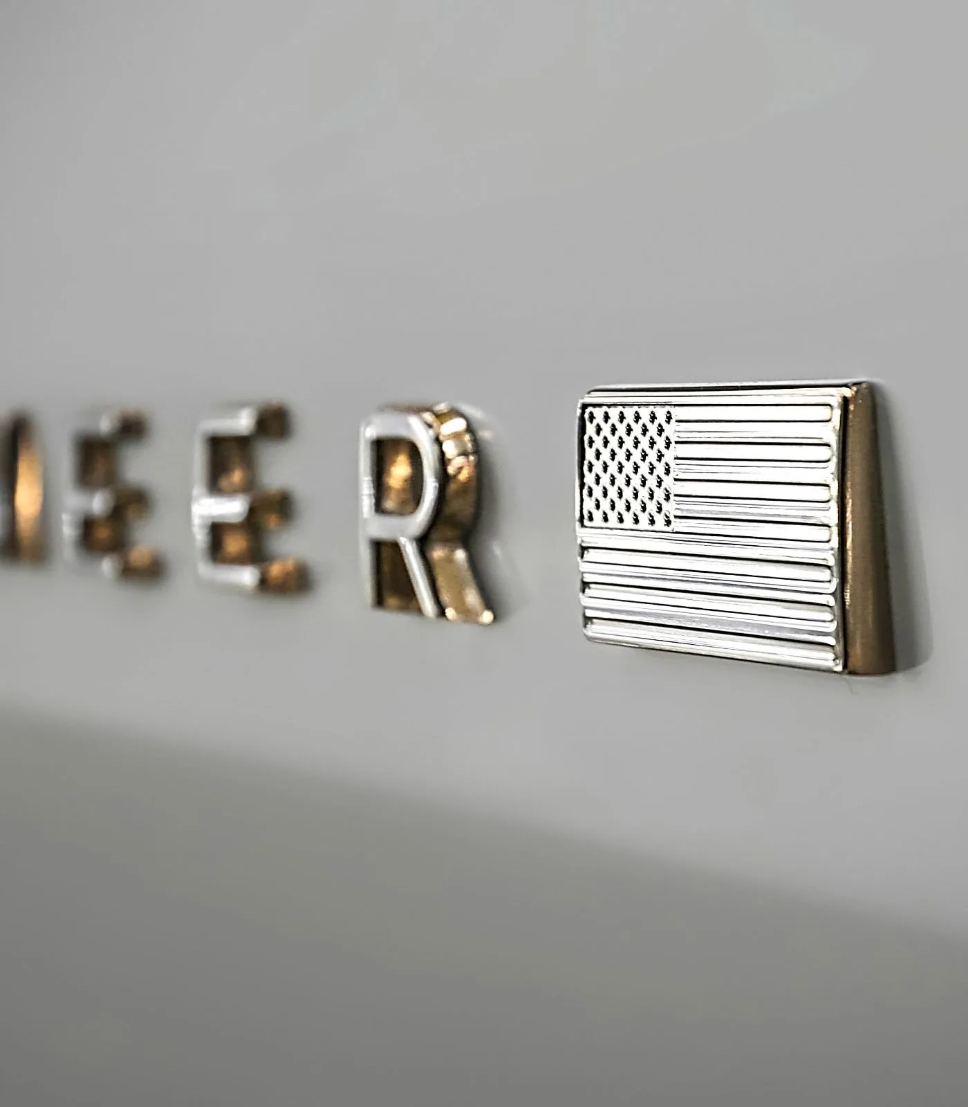 jeep grand wagoneer emblem